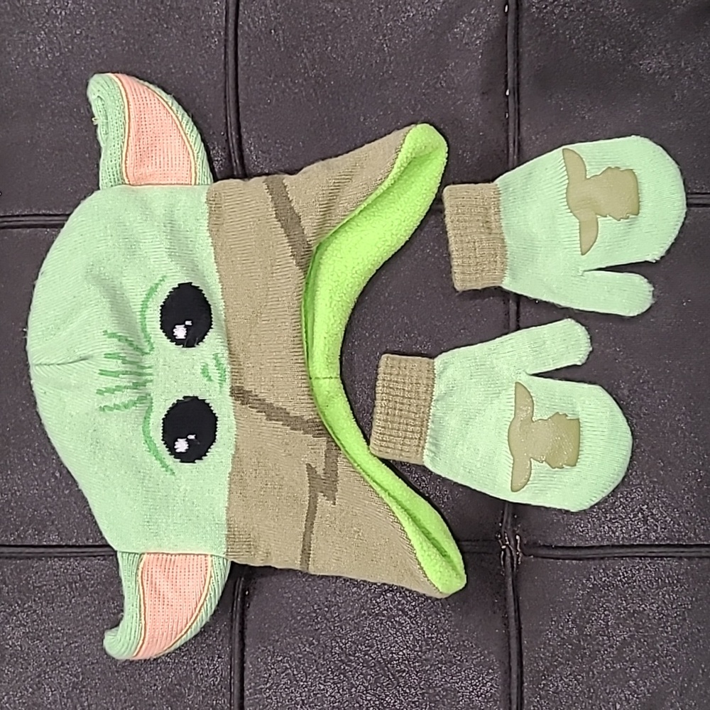 Baby Yoda Hat and Mittens